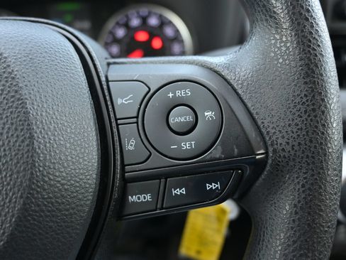 Used 2022 Toyota RAV4 LE FWD image 12