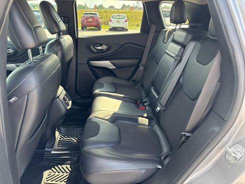 Used 2018 Jeep Cherokee Latitude Plus FWD image 20