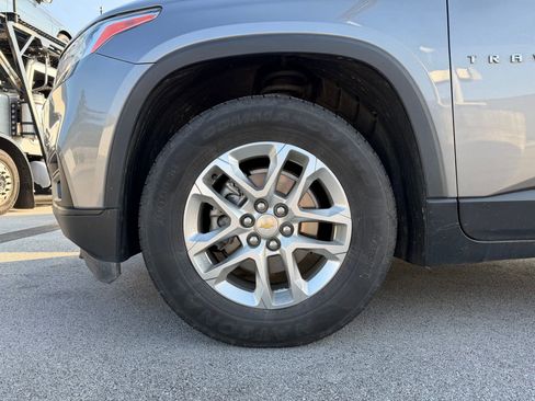 Used 2021 Chevrolet Traverse LS FWD image 5