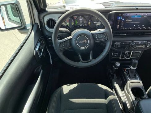 Used 2024 Jeep Wrangler Unlimited AWD/4WD image 12