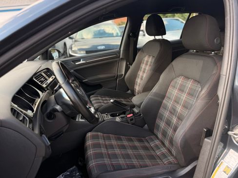 Used 2018 Volkswagen GTI SE FWD image 17