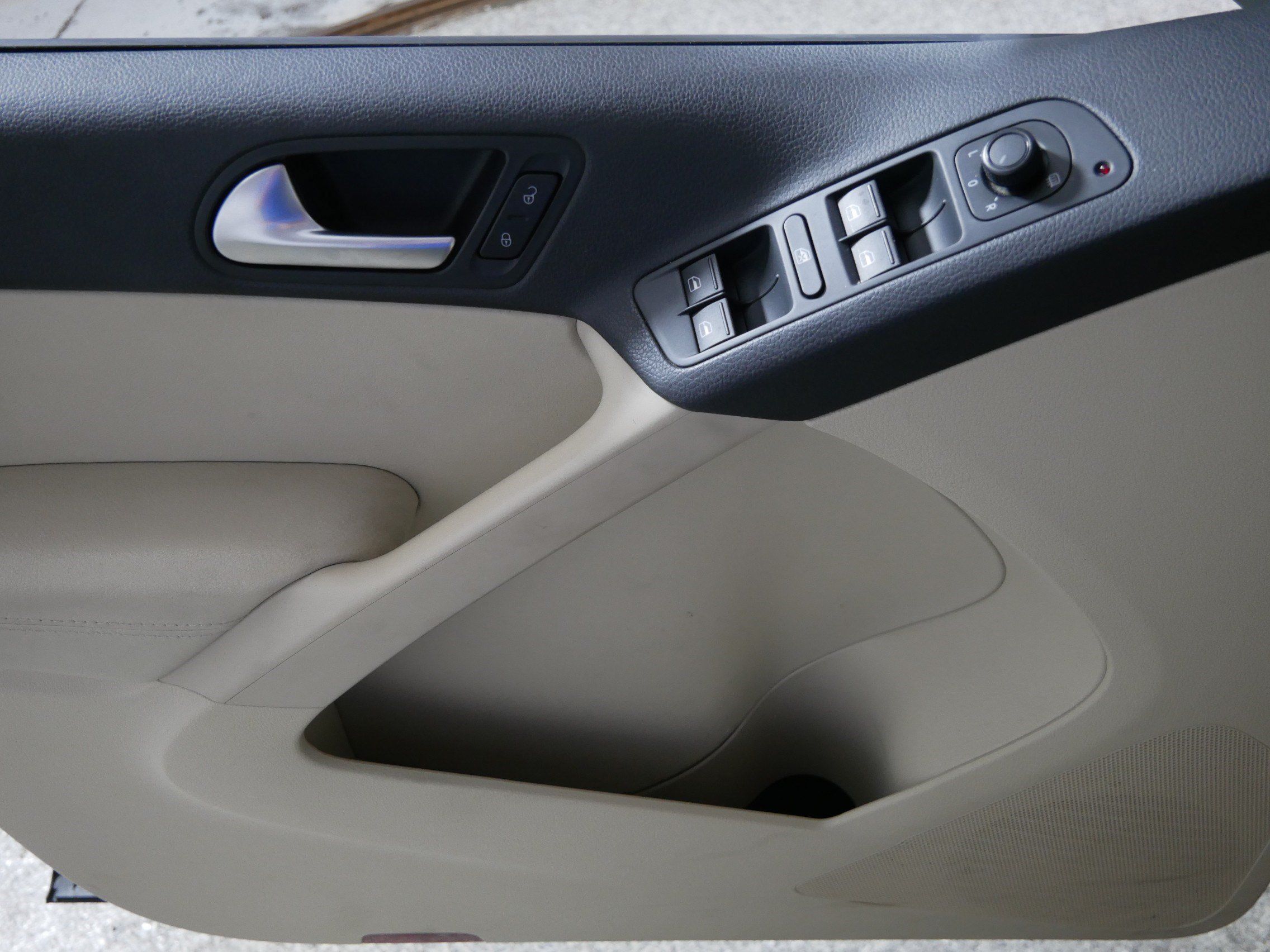Used 2016 Volkswagen Tiguan S FWD image 19