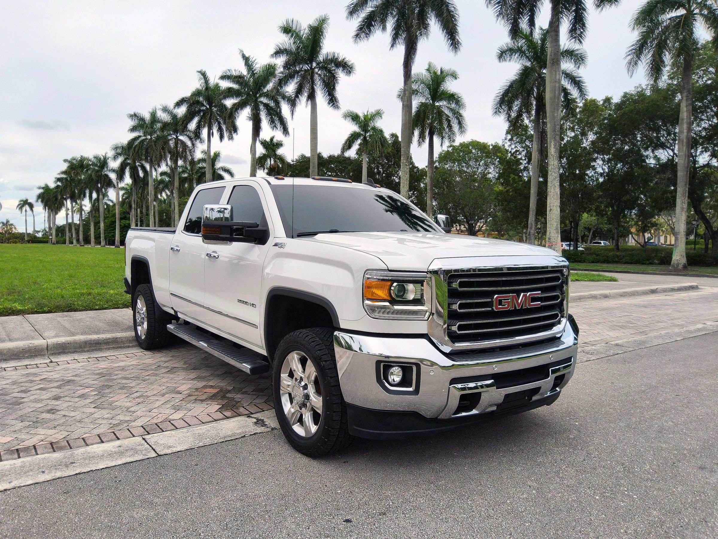 Used 2019 GMC Sierra 2500 SLT AWD/4WD image 1
