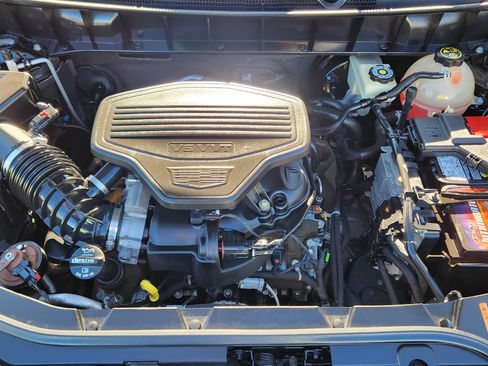 Used 2017 Cadillac XT5 Luxury w/ Driver Awareness Package image 22