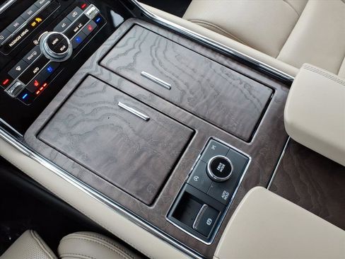 Used 2024 Lincoln Navigator Premiere image 18