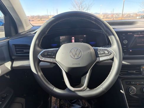 Certified 2022 Volkswagen Taos SE w/ Panoramic Sunroof Package image 17