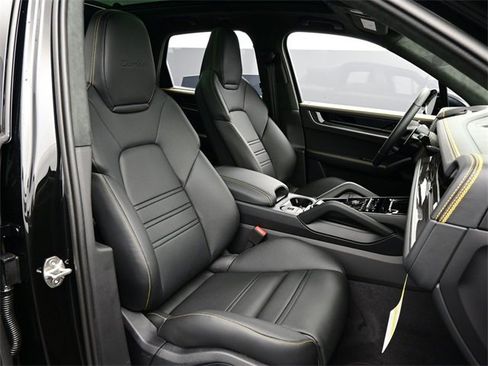 New 2026 Porsche Cayenne Turbo image 22