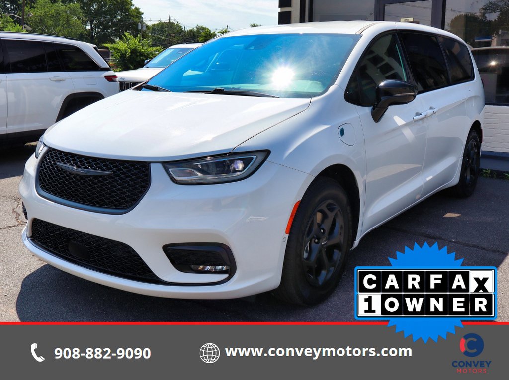 Used 2024 Chrysler Pacifica Limited FWD image 1