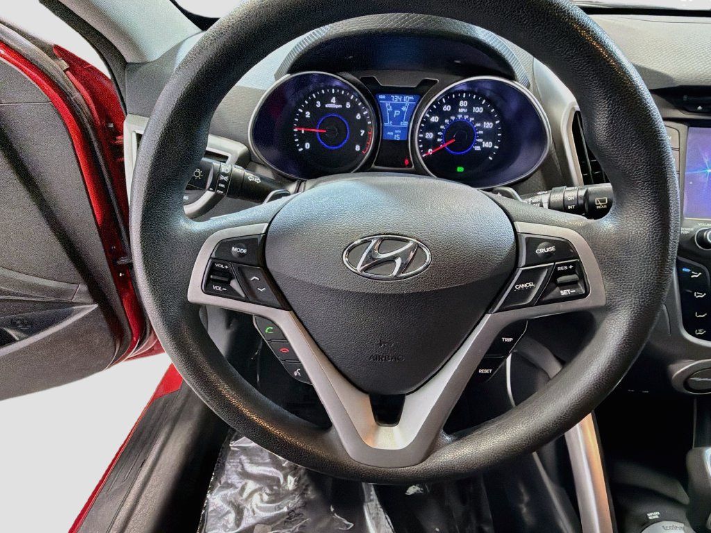 Used 2016 Hyundai Veloster FWD image 10