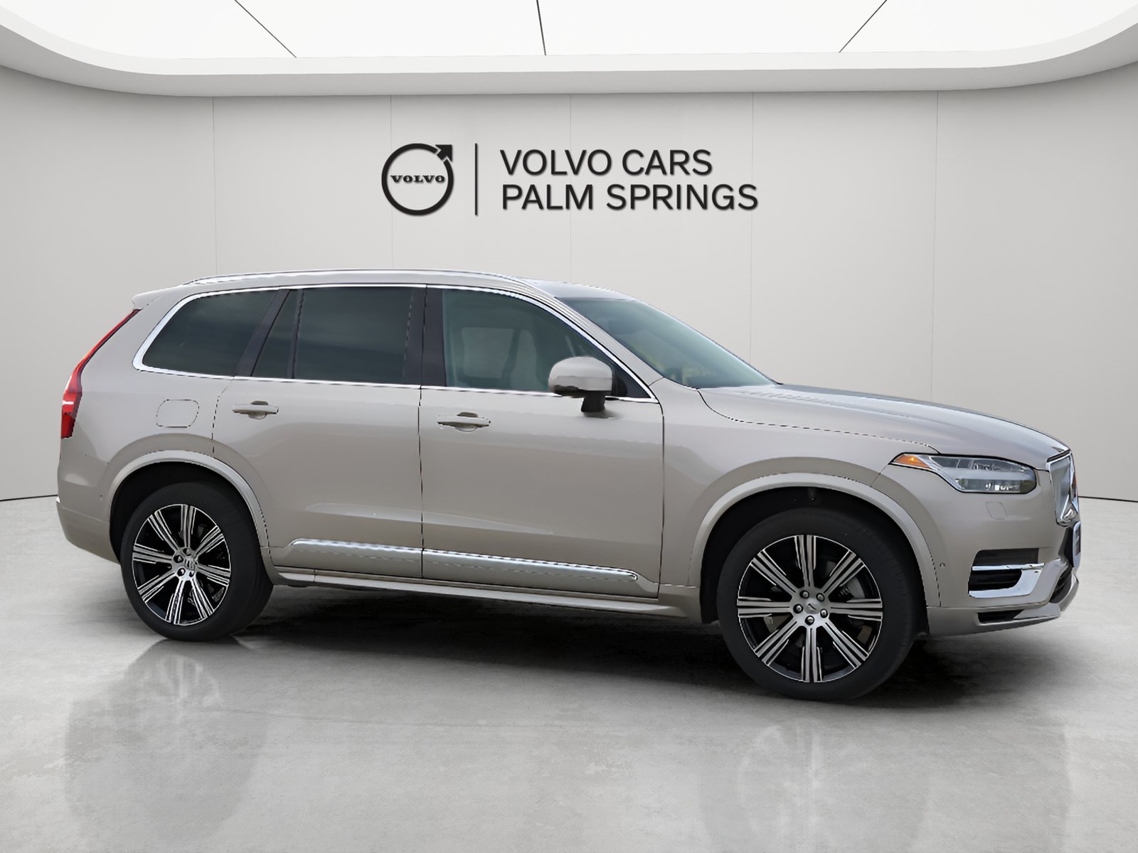 New 2025 Volvo XC90 T8 Plus w/ Protection Package Premier AWD/4WD image 4