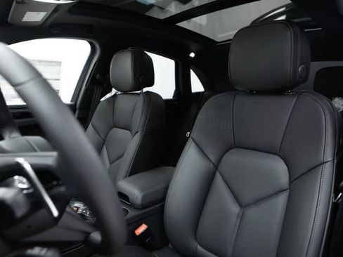Certified 2026 Porsche Macan AWD/4WD image 5