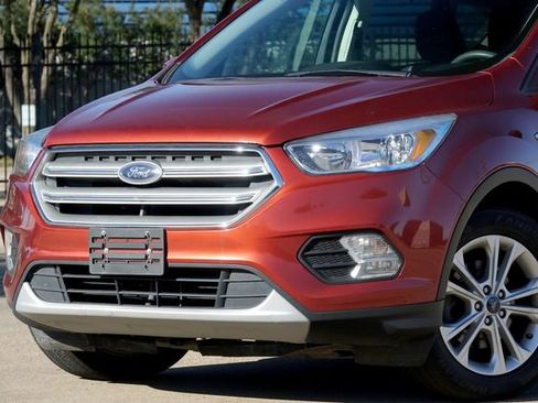 Used 2019 Ford Escape SE image 9