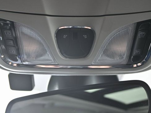 Used 2022 Jeep Cherokee Limited image 35