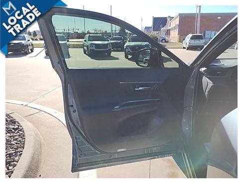 Used 2021 Toyota Venza Limited image 17