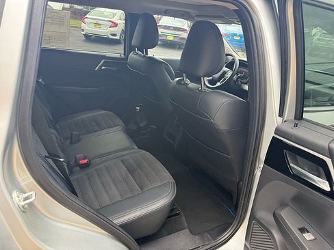 Used 2024 Mitsubishi Outlander SE AWD/4WD image 17