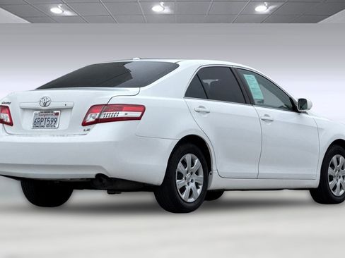 Used 2011 Toyota Camry LE image 3
