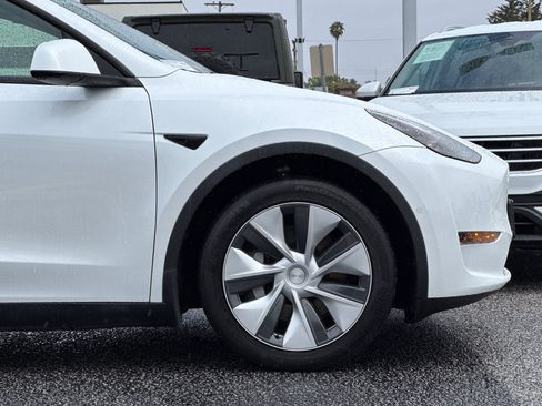 Used 2022 Tesla Model Y Long Range image 34