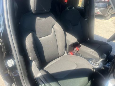 Used 2019 Jeep Renegade Sport w/ Sport Appearance Group AWD/4WD image 39
