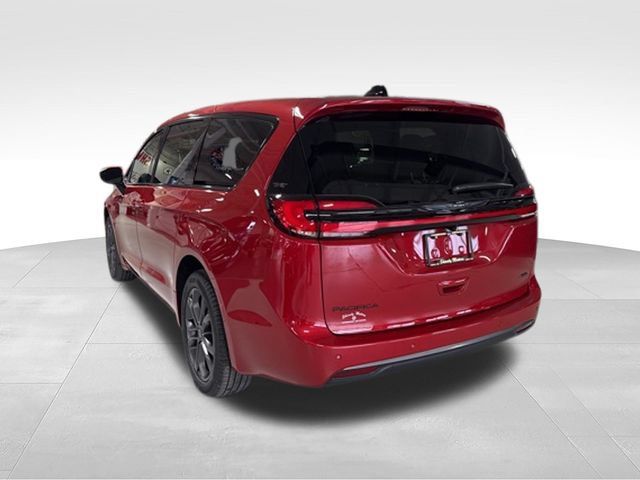 New 2026 Chrysler Pacifica Select AWD/4WD image 3