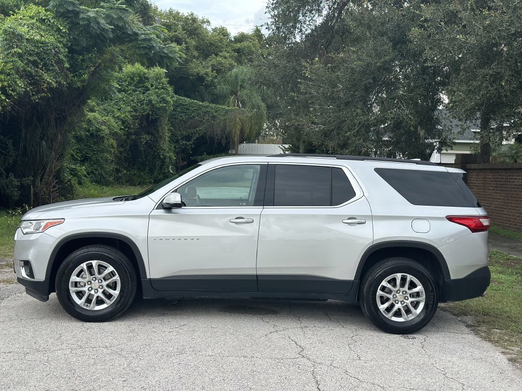 Used 2020 Chevrolet Traverse LT FWD image 2