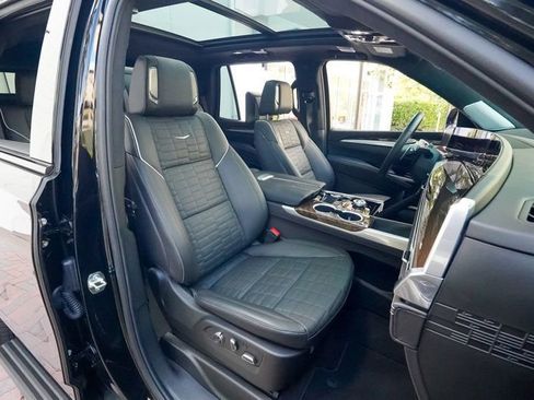 Used 2025 Cadillac Escalade Sport Platinum w/ LPO, ONYX Package image 92