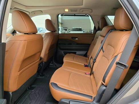 Used 2025 Nissan Pathfinder Platinum w/ Cargo Package FWD image 14