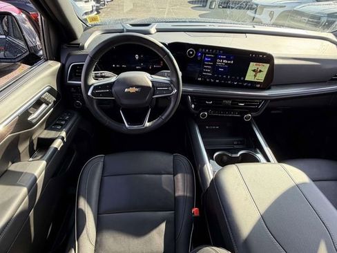 Certified 2025 Chevrolet Suburban Premier image 14