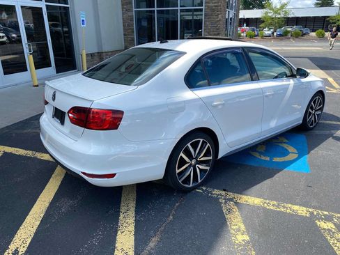 Used 2013 Volkswagen Jetta GLI Autobahn FWD image 4