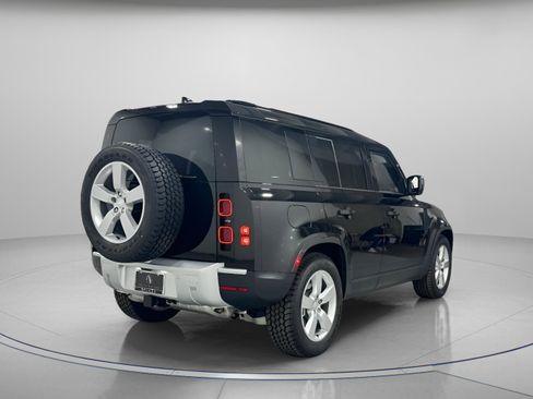 Used 2025 Land Rover Defender 110 S image 5