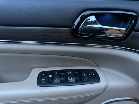 Used 2020 Jeep Grand Cherokee Overland image 12