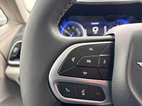 Used 2022 Chrysler Pacifica Limited image 29