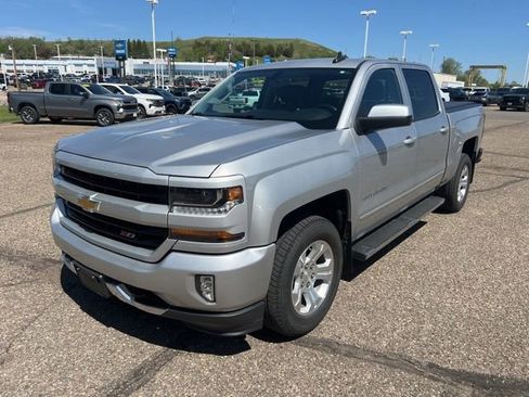 Used 2018 Chevrolet Silverado 1500 LT w/ All Star Edition AWD/4WD image 4