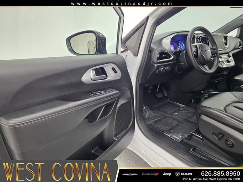 Used 2024 Chrysler Pacifica Limited FWD image 20