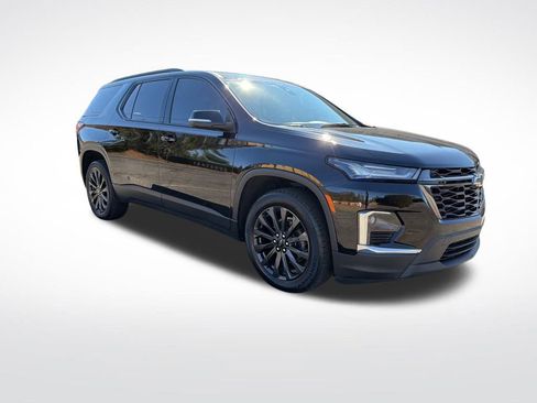 Used 2023 Chevrolet Traverse RS image 3