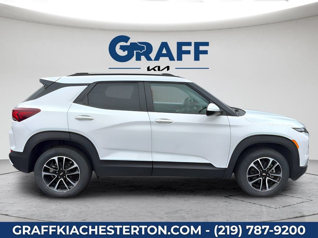 Used 2025 Chevrolet TrailBlazer LT AWD/4WD image 12