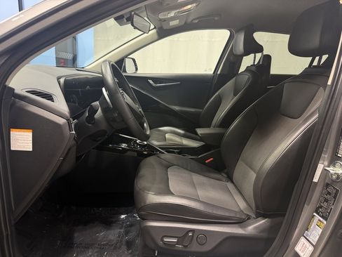 Used 2023 Kia Niro EX w/ EX Cold Weather Package image 15