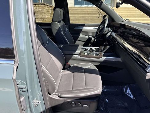 Used 2025 Cadillac Escalade Premium Luxury w/ Touring Package image 7