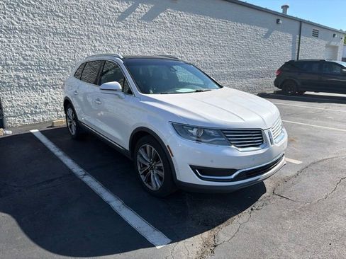 Used 2017 Lincoln MKX Reserve w/ Driver Assistance Package AWD/4WD image 3
