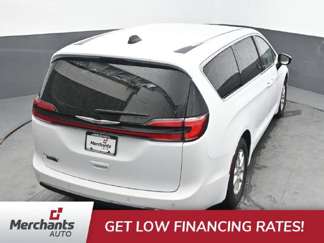 Used 2024 Chrysler Pacifica Touring-L FWD image 27