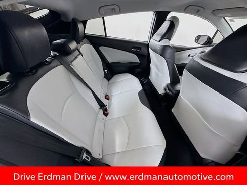 Used 2022 Toyota Prius XLE image 28