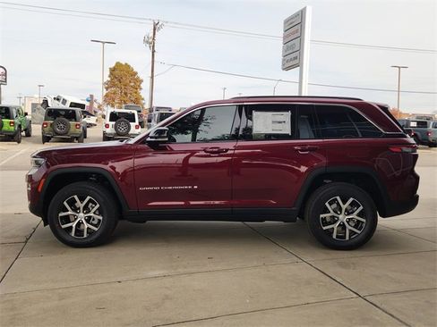 New 2025 Jeep Grand Cherokee Limited image 3