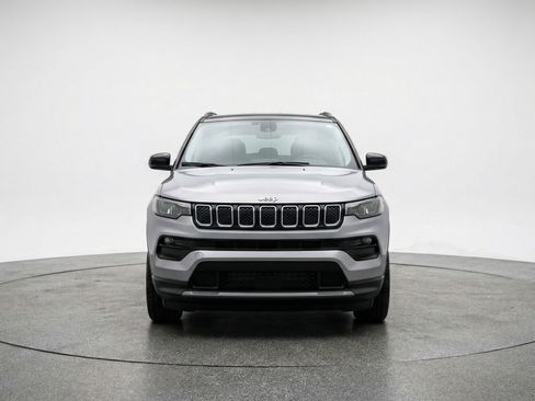Used 2025 Jeep Compass Limited AWD/4WD image 2