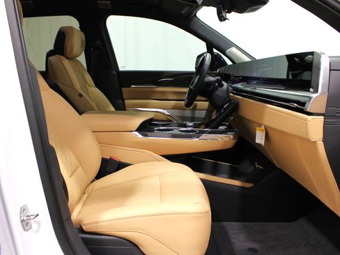 New 2025 Cadillac Escalade IQ Luxury 2 image 40