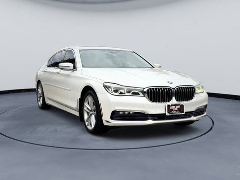 Used 2017 BMW 750i xDrive image 2