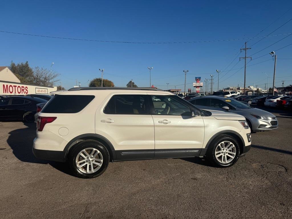 Used 2016 Ford Explorer XLT w/ Equipment Group 202A FWD image 4