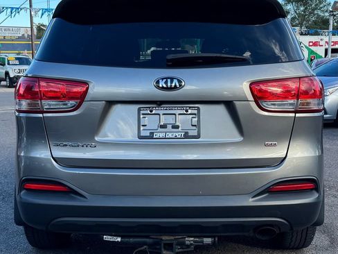 Used 2017 Kia Sorento AWD image 4