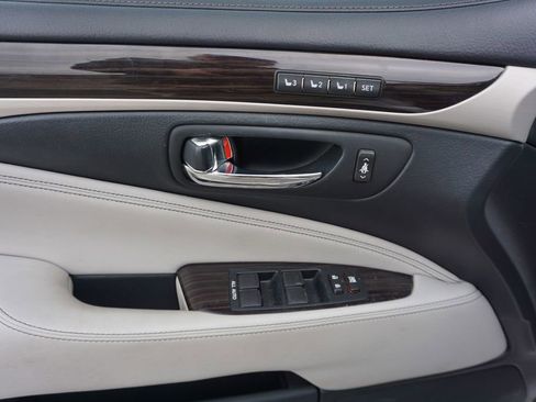 Used 2016 Lexus LS 460 w/ Comfort Package image 3