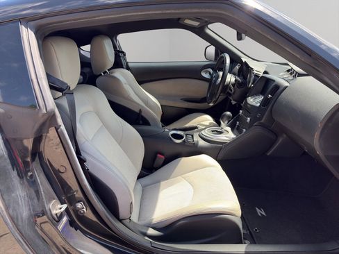 Used 2010 Nissan 370Z Touring w/ Sport Pkg RWD image 18