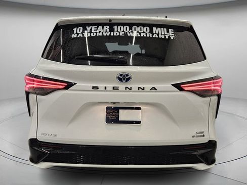 Used 2022 Toyota Sienna XSE image 6
