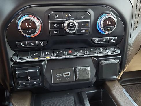 Used 2022 GMC Sierra 1500 Denali w/ Denali Premium Package AWD/4WD image 25